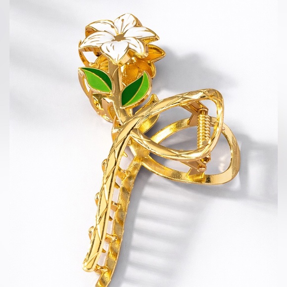 Boutique Accessories - White Lily Flower Claw Clip